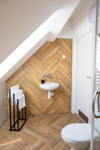 a bathroom with a sink and wooden floor at Krępianka in Sandomierz