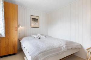 a bed in a room with white walls at LF15083-Farso-Illeris-153 in Hole