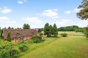 an old house in the middle of a field at FA030-Faxe-Bogebakken-6 in Faxe