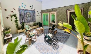 a living room with chairs and a rug at Maison Céline in Sousse