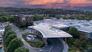 an overhead view of a building with a parking lot at Encore by Mingara in Tumbi Vmbi