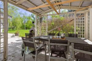 a patio with a table and chairs under a pergola at SL364-Slagelse-Hirsevangen-4 in Strandlyst