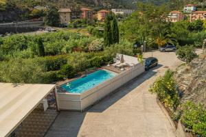 an overhead view of a swimming pool in a garden at Ulivo, Relax a due passi dal mare in San Lazzaro