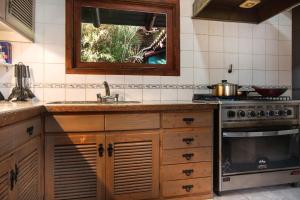 a kitchen with a sink and a stove at Rancho del Lago in San Carlos de Bariloche