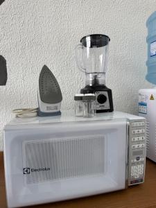 a blender sitting on top of a microwave at Pousada 8 Mares in Arraial do Cabo