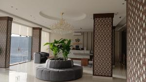 a living room with a round table with a plant in it at علي ريزيدنس Ali Residence in Khamis Mushayt