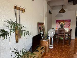 a living room with a tv and a dining room at Beachside House with 2 bedrooms in Dalumpinas Oeste