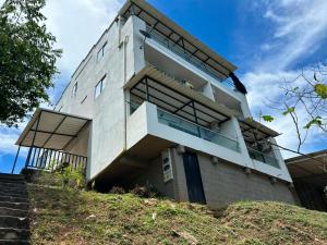 a house on top of a hill at Villa Magdalena y Puerto Perales in La Piedad