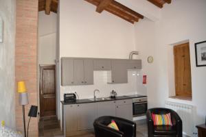 Castiglione della ValleにあるCasa Nestore Holiday Apartmentsのギャラリーの写真