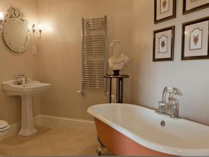a bathroom with a bath tub and a sink at West Longridge Manor B&B in Berwick-Upon-Tweed