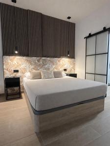 a bedroom with a large bed in a room at Apartamentos Nuevos en Valencia in Valencia
