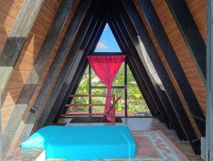 a room with a bed and a large window at Casa paula in San Agustín