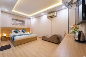 a hotel room with a bed in a room at Green Airport Hotel 2 in Ho Chi Minh City +28 photos