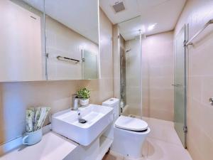 a bathroom with a toilet and a sink and a shower at The Song Suites Apartment Vung Tau - Căn Hộ Du Lịch 5 Sao Cạnh Biển in Vung Tau +100 photos