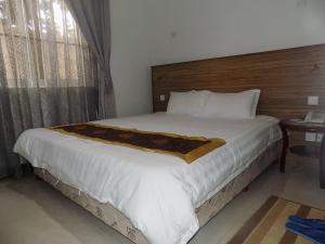 Postel nebo postele na pokoji v ubytování Remmings Hotel Kampala