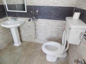 Koupelna v ubytování Remmings Hotel Kampala