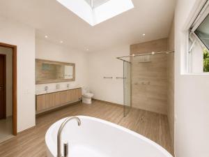 a bathroom with a tub and a shower and a toilet at La Toscana del Poblado in Medellín +36 photos