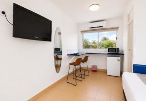 a living room with a flat screen tv on a wall at Motel Ingham in Ingham +11 photos