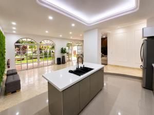 a kitchen with a sink and a counter top at La Toscana del Poblado in Medellín
