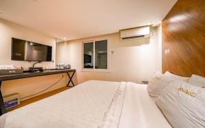 a bedroom with a white bed and a television at Busan Gwangalli SEAYOU HOTEL in Busan +20 photos