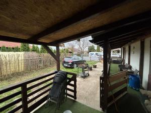 a porch with a car parked in a yard at Fele&Ami house in Bontida
