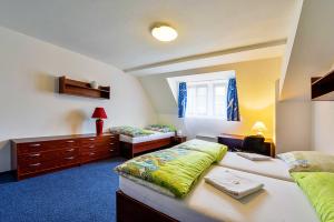 Letto o letti in una camera di Hotel Pivovar Kácov