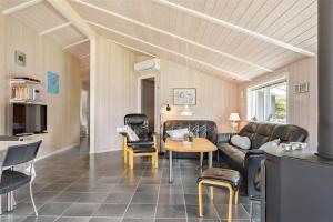 a living room with leather furniture and a table at LF750-Vestervig-Gunhildsvej-30 in Vestervig