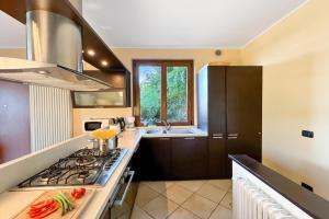 a kitchen with a stove and a counter top at Clubhouse in Menaggio