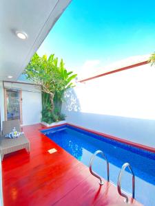 a swimming pool in the middle of a house at Giegie Villa in Tanah Lot