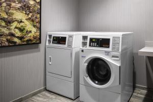 a washing machine and a washer in a room at Hilton Garden Inn Jackson in Jackson