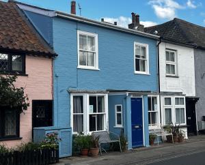 a blue house with a pink house at Seaflower, Aldeburgh in Aldeburgh