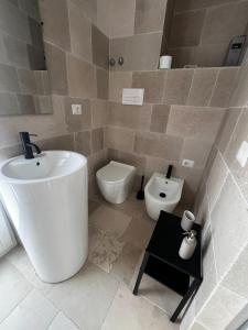 a bathroom with a sink and a toilet at Affittacamere gold 5 in Barletta