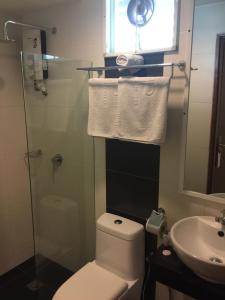 Koupelna v ubytování Premierz Hotel + 22 fotografií