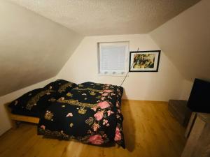 a bedroom with a bed with a flowered blanket at Chalúpka pod hviezdami in Uličské Krivé