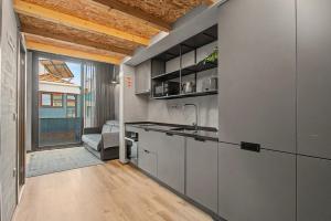 a kitchen with a sink and a counter at Apartamento do Laço in Aveiro