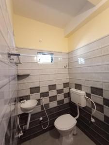 a bathroom with a toilet and a sink at Shivmandir Homestay in Siliguri