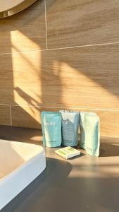a pair ofodorizers sitting on a counter next to a wall at Casa Nanà - Sottomarina in Chioggia