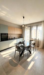 a kitchen with a table and chairs in a room at Casa Nanà - Sottomarina in Chioggia +28 photos