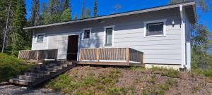 a house with a porch and stairs in front of it at Tellervo in Syöte