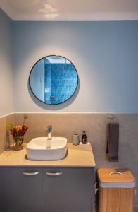 a bathroom with a sink and a mirror at Mountainview Sedgefield in Sedgefield +18 photos