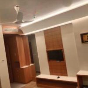 a bathroom with a mirror and a ceiling at Hotel Imperial Blu in Similigurha