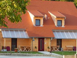 a house with an orange roof with a solarium at Studio DG für 1 Person in Kelheim