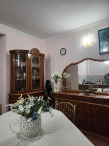 a room with a table with a mirror and a sink at Apartment Ureki in Ureki
