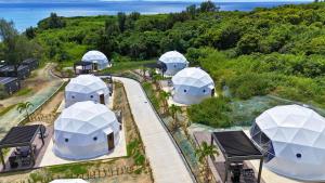 an overhead view of domes at a resort at glampark Sesoko -Ocean Terrace- in Sesoko