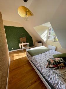 a bedroom with a bed and a green wall at Altitude 875 in Arrens-Marsous