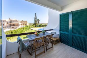 a balcony with a table and chairs and a view at Apartment Julio Pomar, swimming pool in Sagres