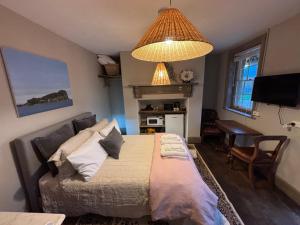 a bedroom with a bed and a chandelier at Robinson Cottage in Oatlands