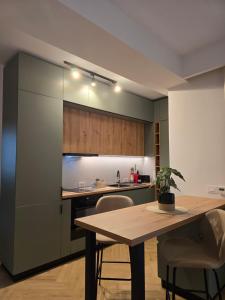 a kitchen with a table and chairs in a room at Cozy Central Home & Free Private Parking in Craiova