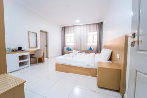a hotel room with a bed and a desk at Riviera Suites , Hotel Apartments in Sur