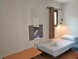 a small room with two beds and a table at Apartamentos Pantebre 3000 in Pas de la Casa